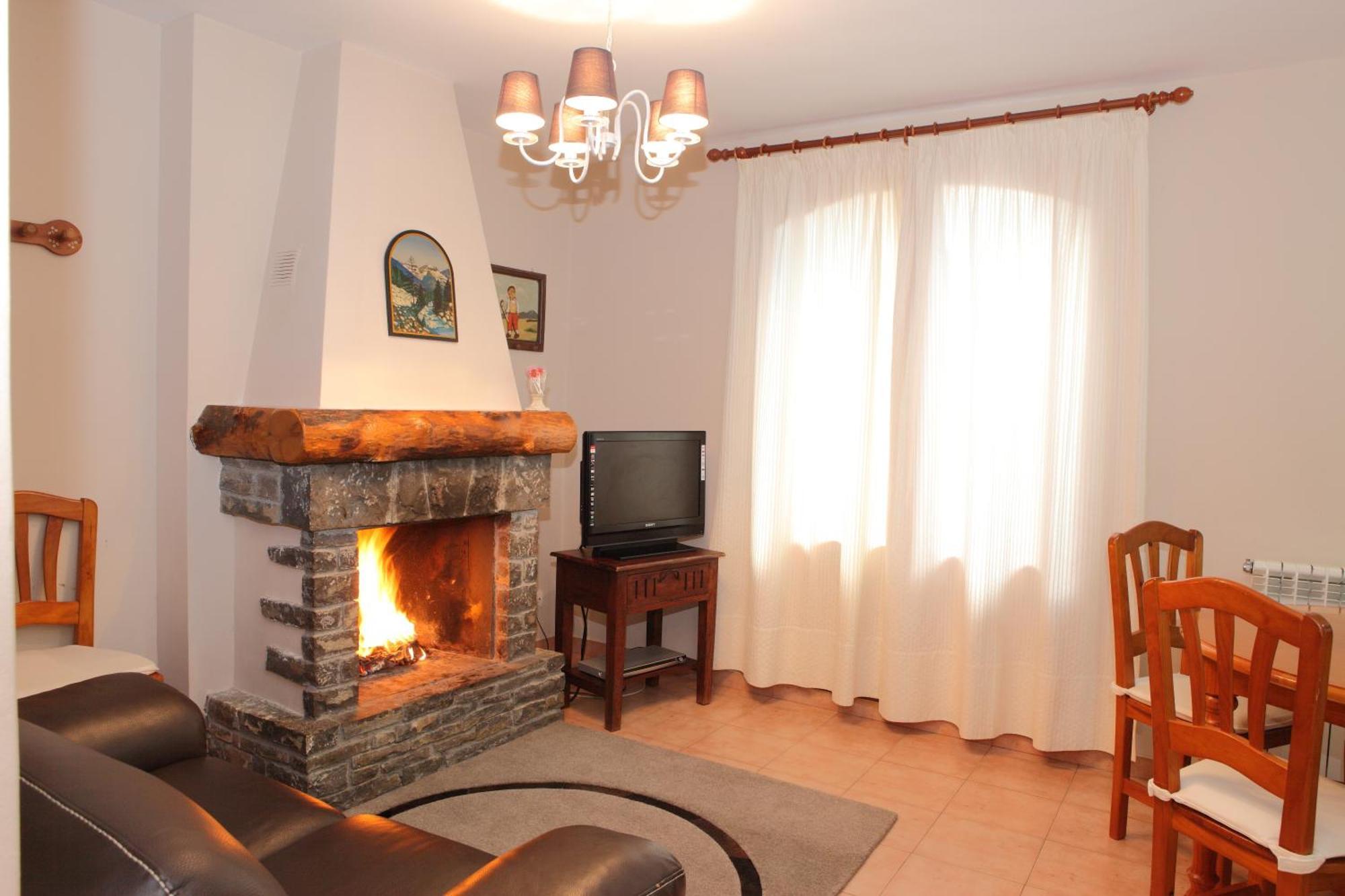 Apartamentos Alba Casa Alquesera Sahun Exteriér fotografie