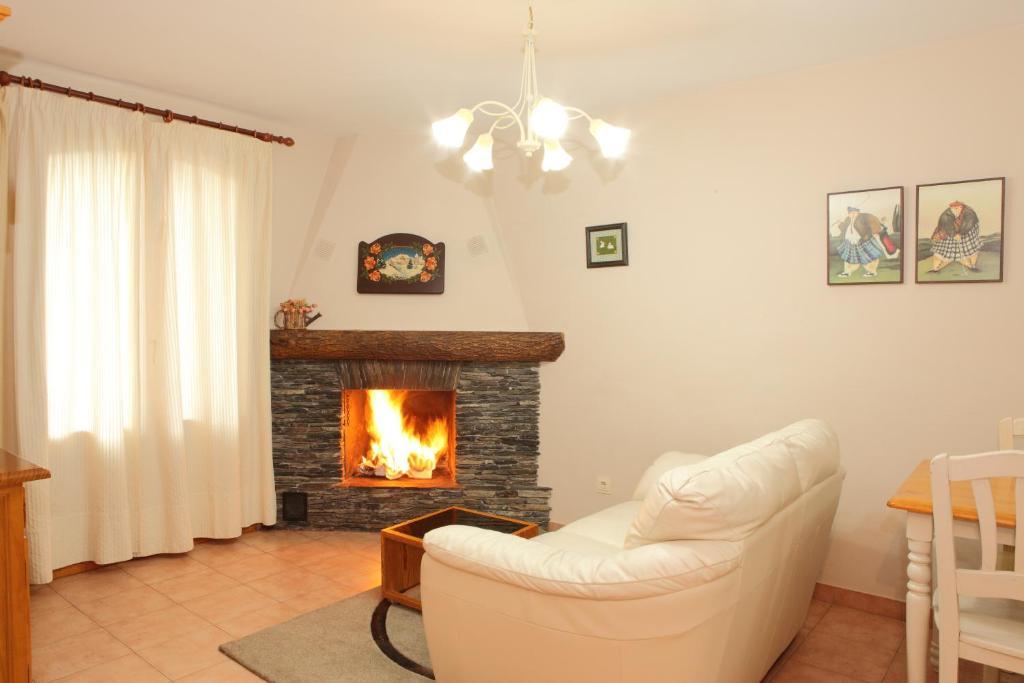 Apartamentos Alba Casa Alquesera Sahun Pokoj fotografie
